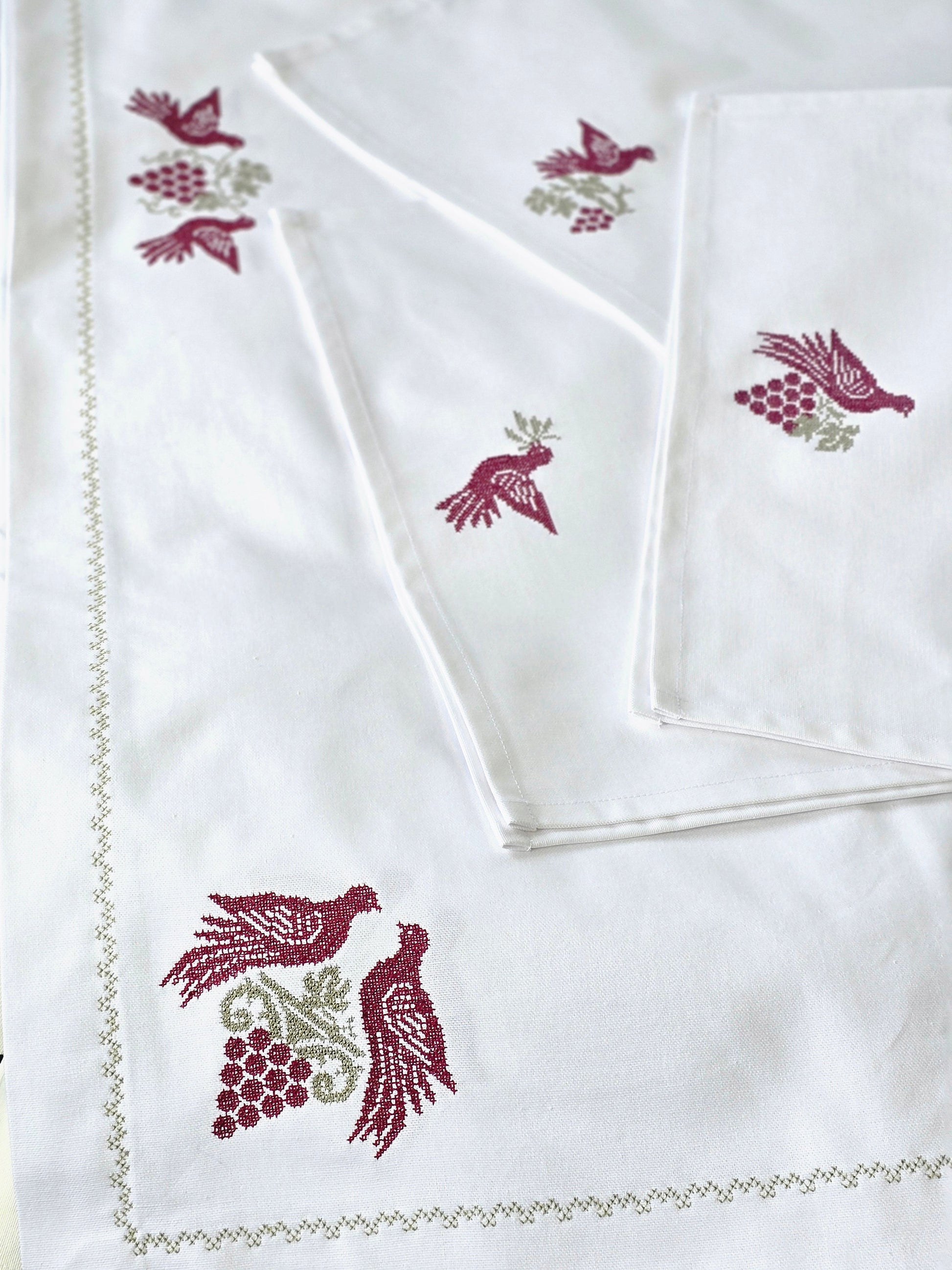 Porumbei si Struguri